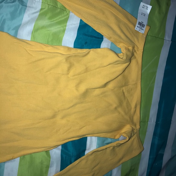 Yellow off the shoulder shirt 💛 - Picture 2 of 4